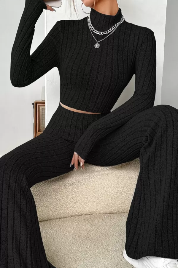 Kadın Siyah Boğazlı Crop Top ve Yüksek Bel Eşofman Takımı Spor Şık Kombin