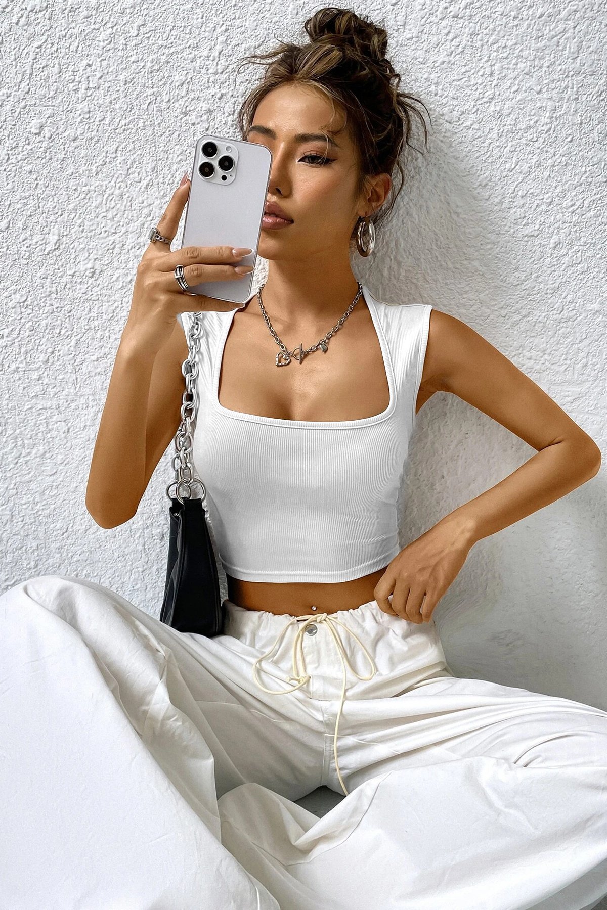 Kadın Beyaz Kare Yaka Kalınlaşan Omuz Detaylı Crop Top Bluz — görsel 6